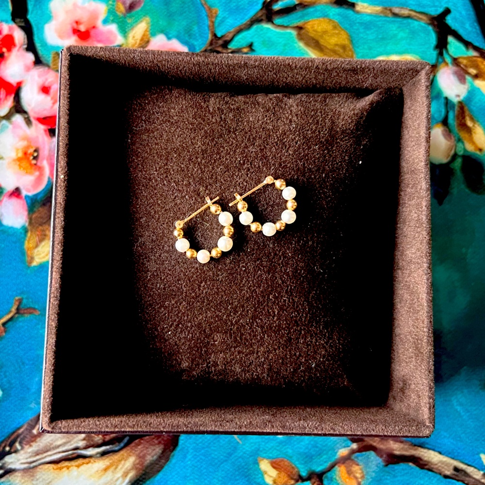 18k yellow Gold Pearl Hoop Earrings